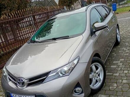 Коричневый Тойота Аурис, объемом двигателя 1.36 л и пробегом 196 тыс. км за 9700 $, фото 1 на Automoto.ua