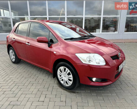 Красный Тойота Аурис, объемом двигателя 1.6 л и пробегом 193 тыс. км за 6855 $, фото 3 на Automoto.ua