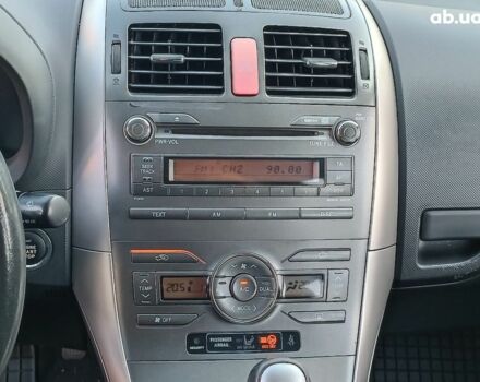 Красный Тойота Аурис, объемом двигателя 1.6 л и пробегом 101 тыс. км за 8490 $, фото 26 на Automoto.ua