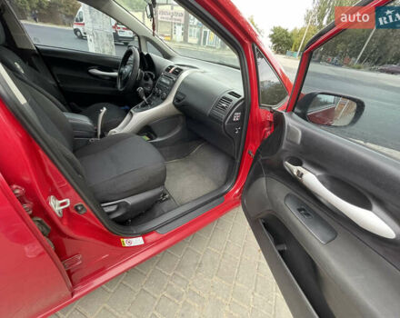 Червоний Тойота Ауріс, об'ємом двигуна 1.6 л та пробігом 200 тис. км за 6200 $, фото 15 на Automoto.ua