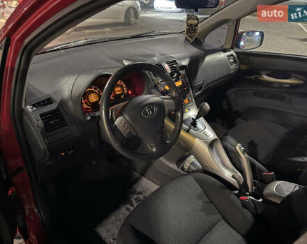 Красный Тойота Аурис, объемом двигателя 1.6 л и пробегом 206 тыс. км за 7150 $, фото 12 на Automoto.ua