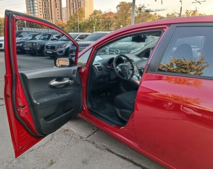 Красный Тойота Аурис, объемом двигателя 1.6 л и пробегом 101 тыс. км за 8490 $, фото 17 на Automoto.ua