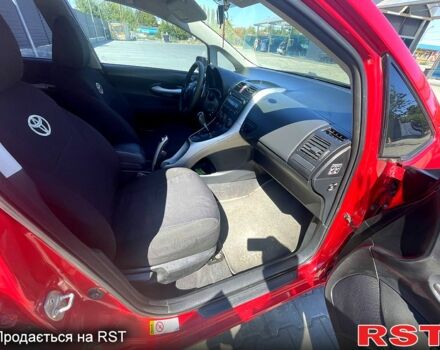 Красный Тойота Аурис, объемом двигателя 1.6 л и пробегом 200 тыс. км за 6300 $, фото 3 на Automoto.ua