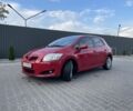 Красный Тойота Аурис, объемом двигателя 1.6 л и пробегом 297 тыс. км за 5850 $, фото 1 на Automoto.ua