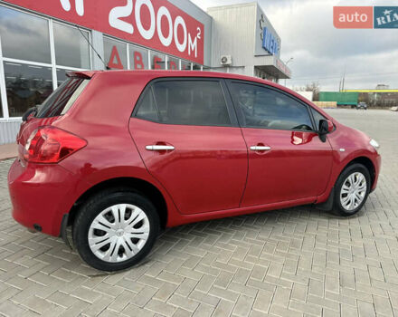 Красный Тойота Аурис, объемом двигателя 1.6 л и пробегом 193 тыс. км за 6855 $, фото 5 на Automoto.ua