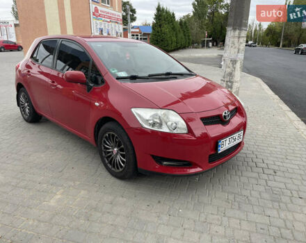 Червоний Тойота Ауріс, об'ємом двигуна 1.6 л та пробігом 200 тис. км за 6200 $, фото 3 на Automoto.ua
