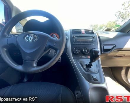 Красный Тойота Аурис, объемом двигателя 1.6 л и пробегом 200 тыс. км за 6300 $, фото 4 на Automoto.ua