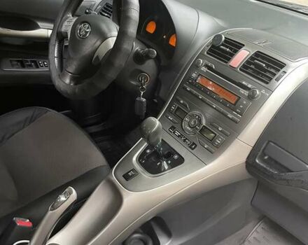 Красный Тойота Аурис, объемом двигателя 1.6 л и пробегом 313 тыс. км за 5300 $, фото 9 на Automoto.ua
