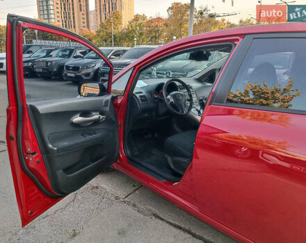 Красный Тойота Аурис, объемом двигателя 1.6 л и пробегом 101 тыс. км за 8490 $, фото 17 на Automoto.ua