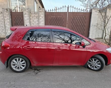 Красный Тойота Аурис, объемом двигателя 1.6 л и пробегом 196 тыс. км за 6800 $, фото 2 на Automoto.ua