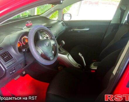 Красный Тойота Аурис, объемом двигателя 1.6 л и пробегом 152 тыс. км за 5999 $, фото 4 на Automoto.ua