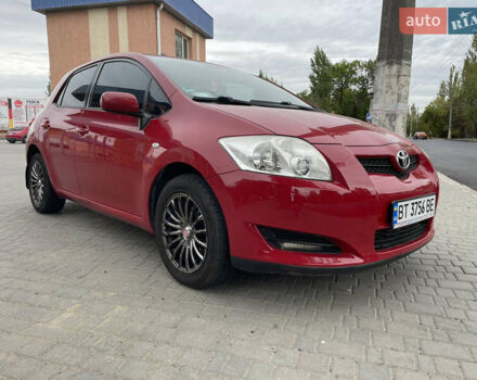 Червоний Тойота Ауріс, об'ємом двигуна 1.6 л та пробігом 200 тис. км за 6200 $, фото 4 на Automoto.ua