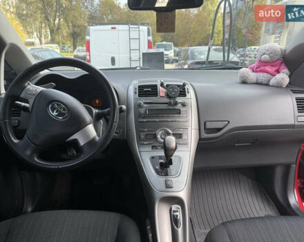 Красный Тойота Аурис, объемом двигателя 1.6 л и пробегом 109 тыс. км за 7300 $, фото 8 на Automoto.ua