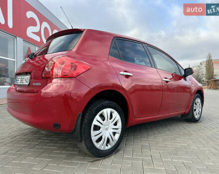 Красный Тойота Аурис, объемом двигателя 1.6 л и пробегом 193 тыс. км за 6855 $, фото 4 на Automoto.ua