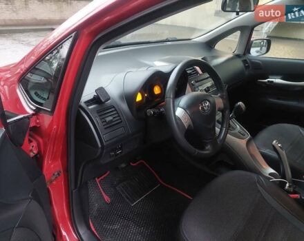 Красный Тойота Аурис, объемом двигателя 1.6 л и пробегом 134 тыс. км за 6499 $, фото 15 на Automoto.ua