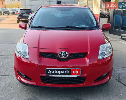 Красный Тойота Аурис, объемом двигателя 1.6 л и пробегом 101 тыс. км за 8490 $, фото 1 на Automoto.ua