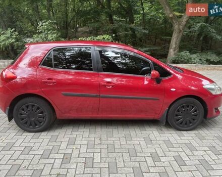 Красный Тойота Аурис, объемом двигателя 1.6 л и пробегом 313 тыс. км за 5300 $, фото 1 на Automoto.ua