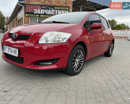 Червоний Тойота Ауріс, об'ємом двигуна 1.6 л та пробігом 200 тис. км за 6200 $, фото 1 на Automoto.ua