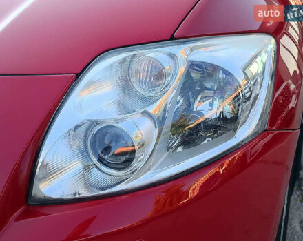 Красный Тойота Аурис, объемом двигателя 1.6 л и пробегом 101 тыс. км за 8490 $, фото 2 на Automoto.ua
