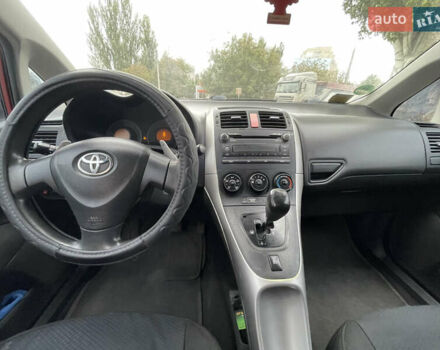 Червоний Тойота Ауріс, об'ємом двигуна 1.6 л та пробігом 200 тис. км за 6200 $, фото 11 на Automoto.ua