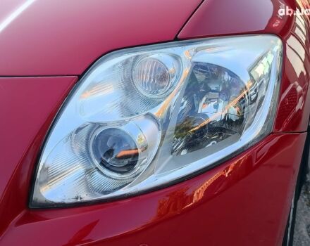 Красный Тойота Аурис, объемом двигателя 1.6 л и пробегом 101 тыс. км за 8490 $, фото 2 на Automoto.ua