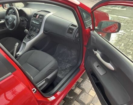 Красный Тойота Аурис, объемом двигателя 1.6 л и пробегом 182 тыс. км за 6300 $, фото 10 на Automoto.ua