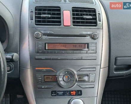 Красный Тойота Аурис, объемом двигателя 1.6 л и пробегом 101 тыс. км за 8490 $, фото 26 на Automoto.ua