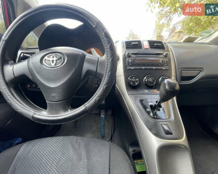 Красный Тойота Аурис, объемом двигателя 1.6 л и пробегом 200 тыс. км за 6199 $, фото 10 на Automoto.ua