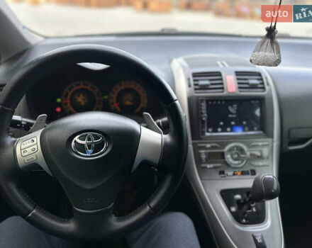 Красный Тойота Аурис, объемом двигателя 1.6 л и пробегом 193 тыс. км за 6855 $, фото 17 на Automoto.ua