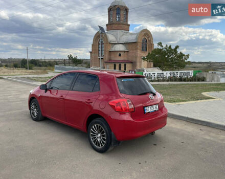 Красный Тойота Аурис, объемом двигателя 1.6 л и пробегом 200 тыс. км за 6199 $, фото 1 на Automoto.ua