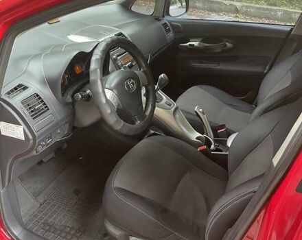 Красный Тойота Аурис, объемом двигателя 1.6 л и пробегом 313 тыс. км за 5300 $, фото 5 на Automoto.ua