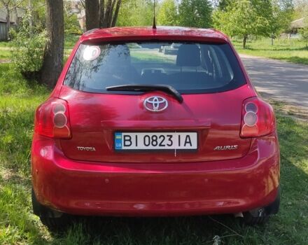 Красный Тойота Аурис, объемом двигателя 1.6 л и пробегом 155 тыс. км за 6900 $, фото 1 на Automoto.ua