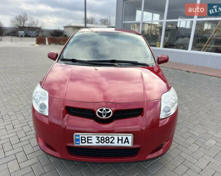 Красный Тойота Аурис, объемом двигателя 1.6 л и пробегом 193 тыс. км за 6855 $, фото 2 на Automoto.ua