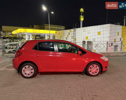 Красный Тойота Аурис, объемом двигателя 1.6 л и пробегом 206 тыс. км за 7150 $, фото 6 на Automoto.ua