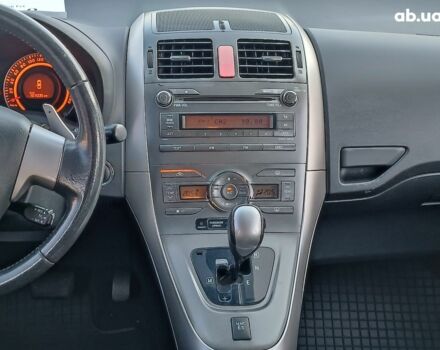 Красный Тойота Аурис, объемом двигателя 1.6 л и пробегом 101 тыс. км за 8490 $, фото 15 на Automoto.ua