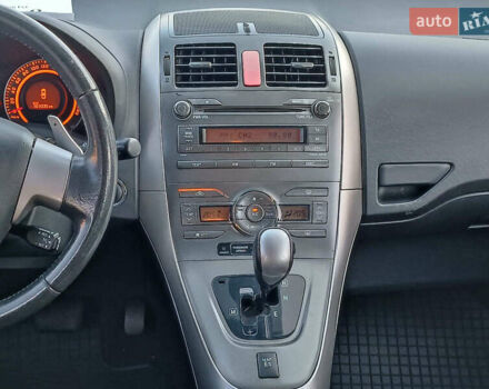 Красный Тойота Аурис, объемом двигателя 1.6 л и пробегом 101 тыс. км за 8490 $, фото 15 на Automoto.ua