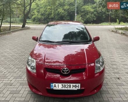 Красный Тойота Аурис, объемом двигателя 1.6 л и пробегом 313 тыс. км за 5300 $, фото 2 на Automoto.ua