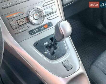 Красный Тойота Аурис, объемом двигателя 1.6 л и пробегом 101 тыс. км за 8490 $, фото 27 на Automoto.ua