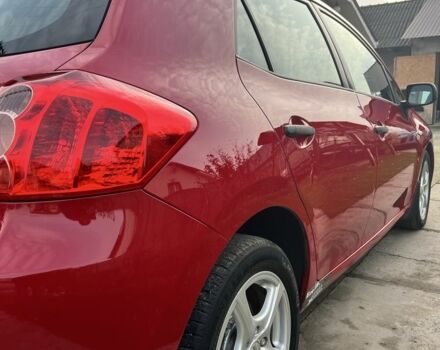 Красный Тойота Аурис, объемом двигателя 1.4 л и пробегом 229 тыс. км за 6300 $, фото 2 на Automoto.ua