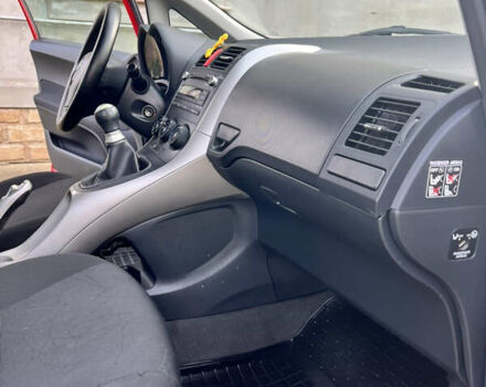 Червоний Тойота Ауріс, об'ємом двигуна 1.36 л та пробігом 229 тис. км за 6300 $, фото 21 на Automoto.ua