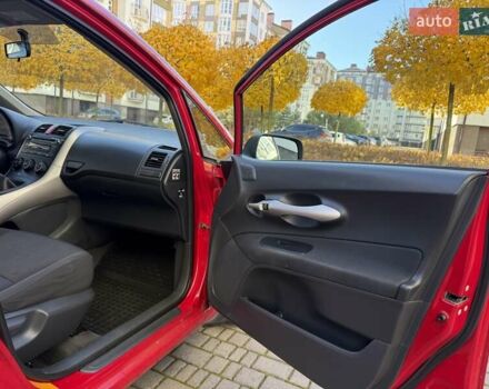 Червоний Тойота Ауріс, об'ємом двигуна 1.4 л та пробігом 220 тис. км за 7000 $, фото 21 на Automoto.ua