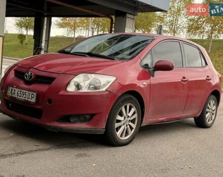 Красный Тойота Аурис, объемом двигателя 1.6 л и пробегом 200 тыс. км за 4500 $, фото 2 на Automoto.ua