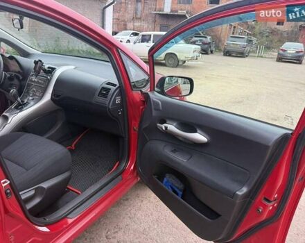 Червоний Тойота Ауріс, об'ємом двигуна 1.6 л та пробігом 176 тис. км за 7200 $, фото 2 на Automoto.ua