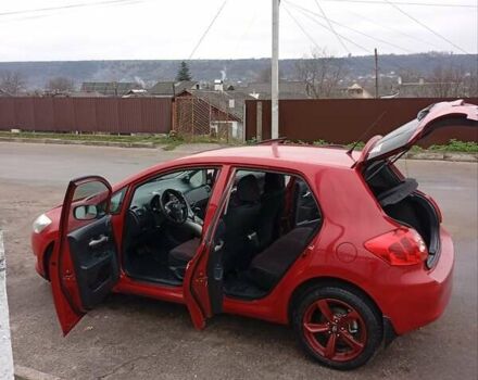 Красный Тойота Аурис, объемом двигателя 1.6 л и пробегом 98 тыс. км за 7300 $, фото 15 на Automoto.ua