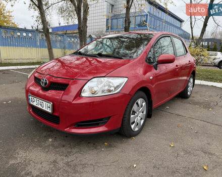 Красный Тойота Аурис, объемом двигателя 1.6 л и пробегом 181 тыс. км за 5950 $, фото 4 на Automoto.ua