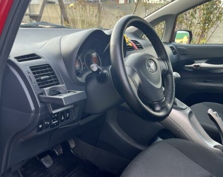 Красный Тойота Аурис, объемом двигателя 1.4 л и пробегом 229 тыс. км за 6300 $, фото 6 на Automoto.ua