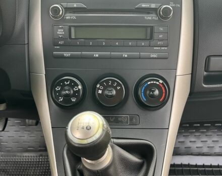 Красный Тойота Аурис, объемом двигателя 1.4 л и пробегом 229 тыс. км за 6300 $, фото 10 на Automoto.ua