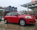 Красный Тойота Аурис, объемом двигателя 1.6 л и пробегом 202 тыс. км за 6800 $, фото 1 на Automoto.ua