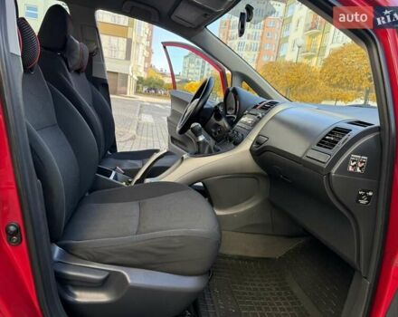 Червоний Тойота Ауріс, об'ємом двигуна 1.4 л та пробігом 220 тис. км за 7000 $, фото 28 на Automoto.ua