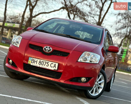 Червоний Тойота Ауріс, об'ємом двигуна 1.6 л та пробігом 85 тис. км за 8700 $, фото 6 на Automoto.ua